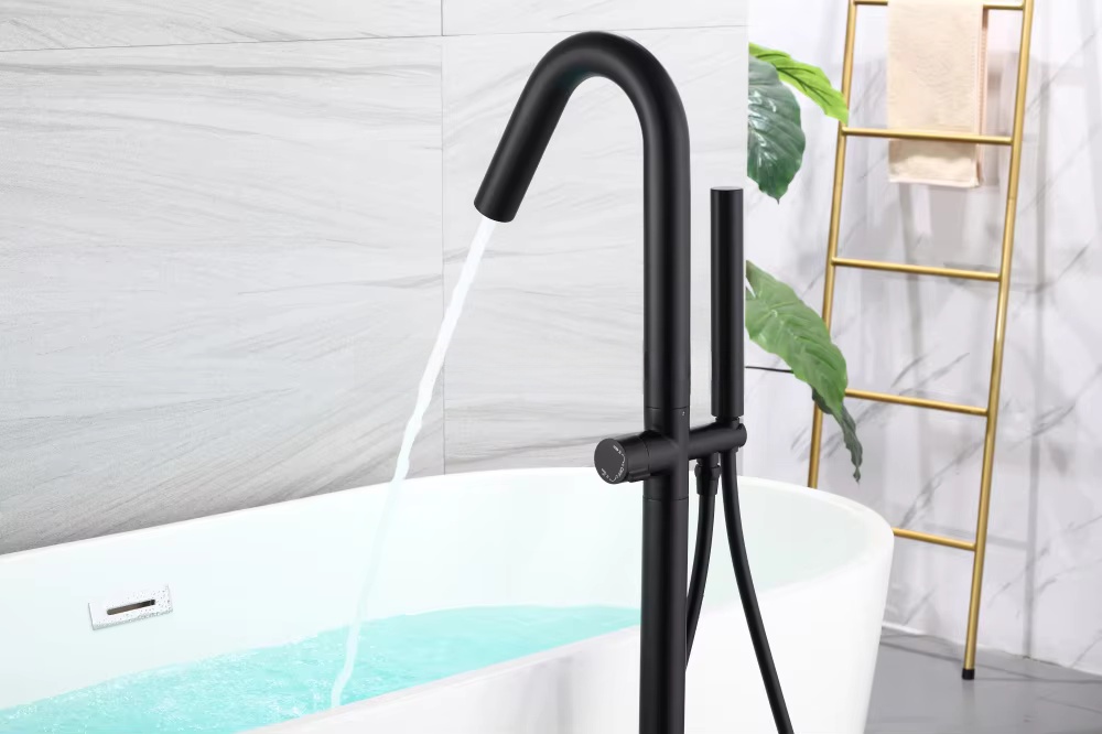 Rubinetto per vasca da bagno c - Freestanding Bathtub Filler Faucet Floor recensione e prezzo